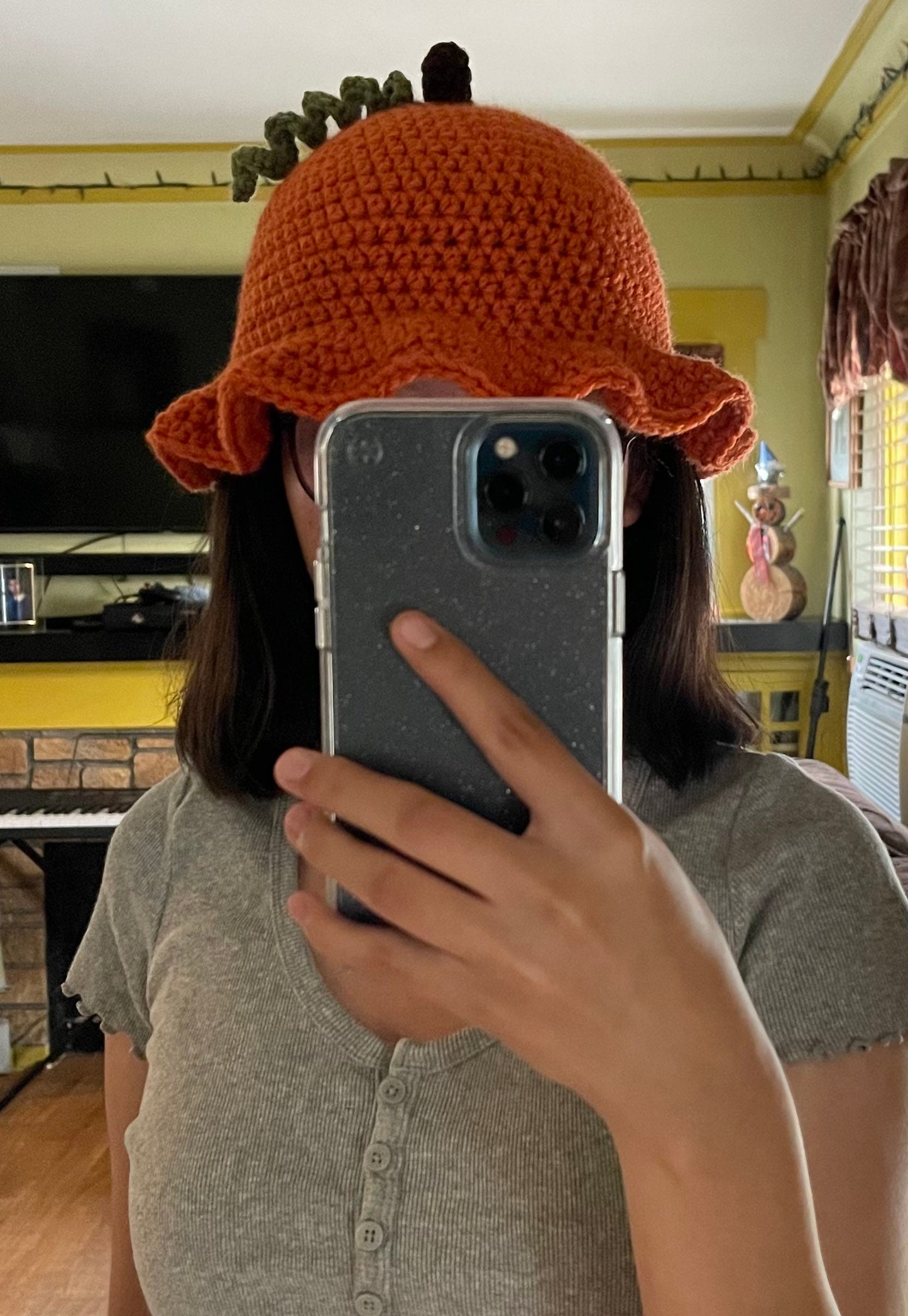 Sombrero de cubo de calabaza de ganchillo