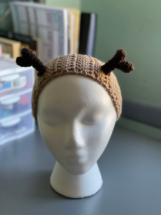 Diadema de reno de ganchillo