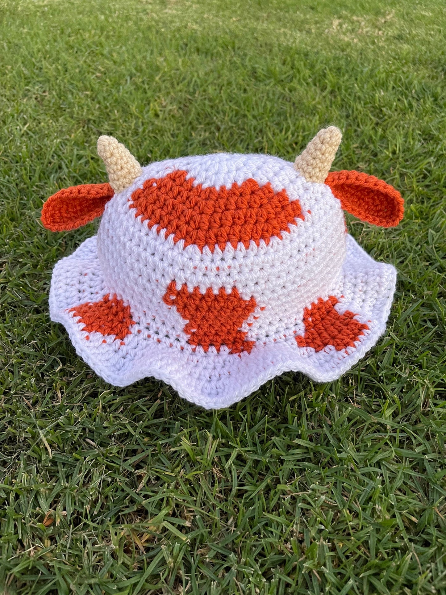Sombrero de cubo de vaca de calabaza de ganchillo