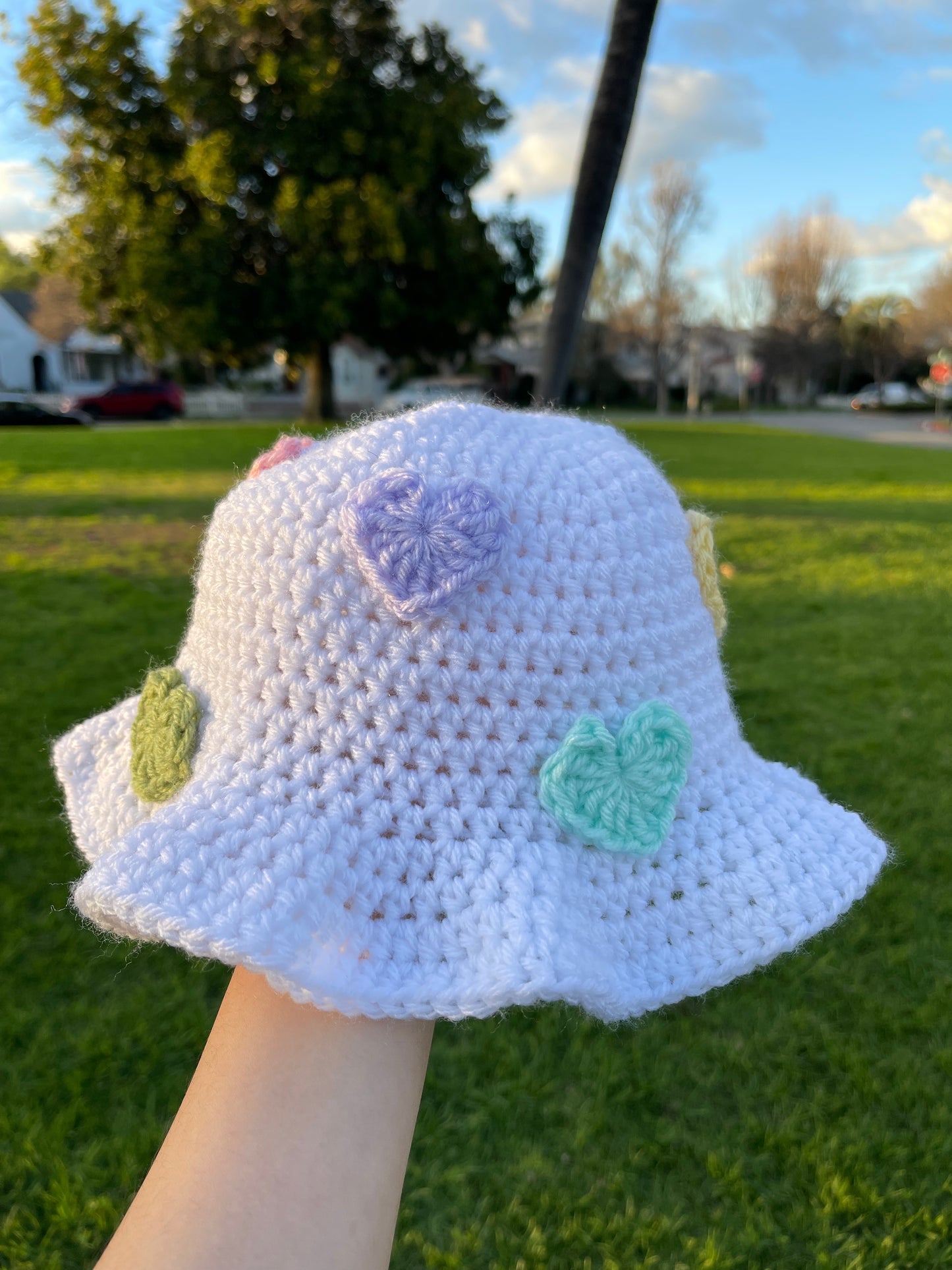 Sombrero de cubo de novios de crochet