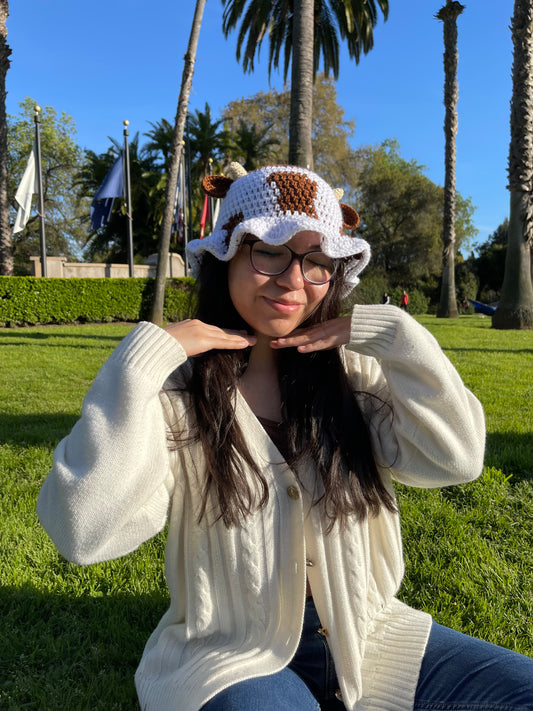 Sombrero de cubo de vaca de chocolate de ganchillo