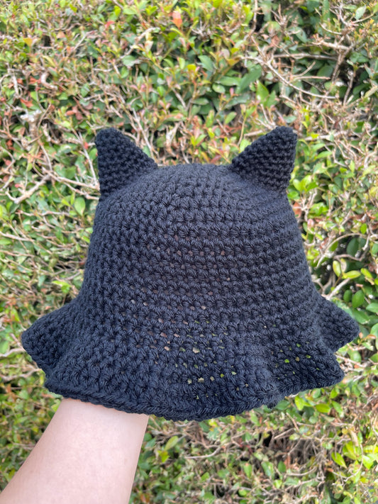 Sombrero de cubo de gato de ganchillo 