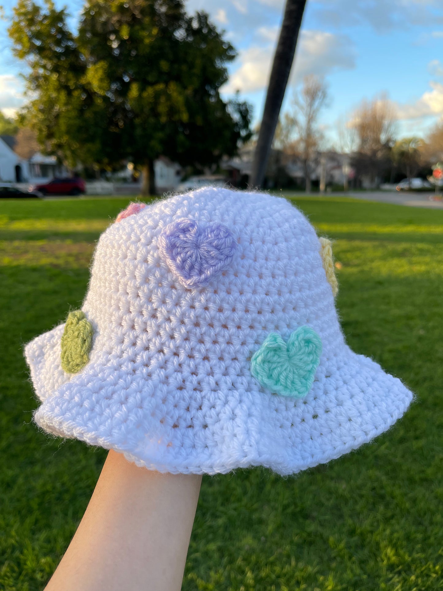 Sombrero de cubo de novios de crochet 